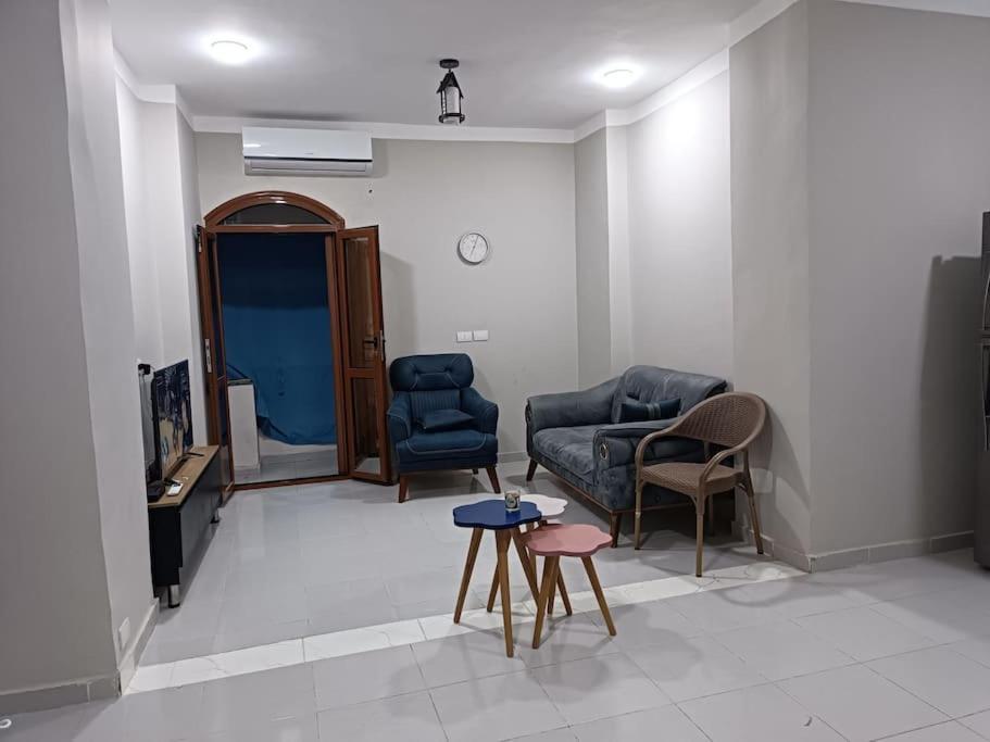 Apartment 2 *
